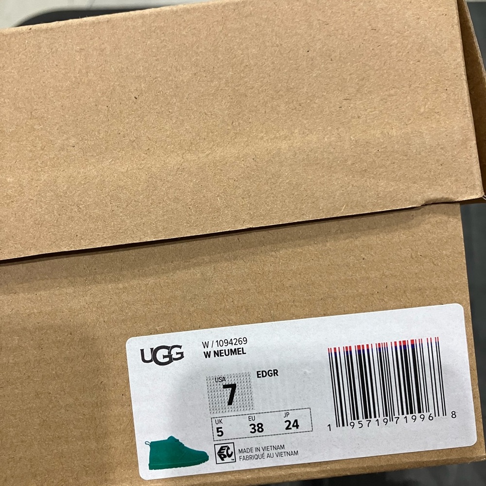 Nib Ugg Neumel Chukka Boot In Green. - image 2
